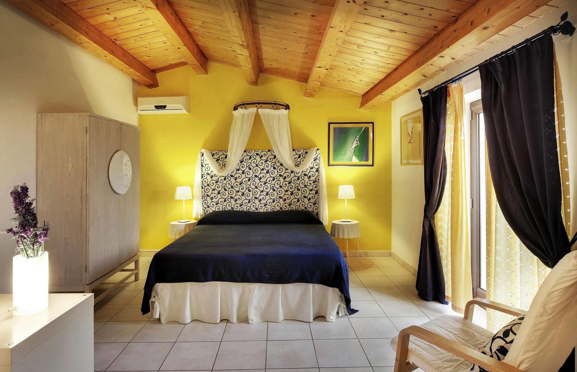 Villa U Marchisi B&B ชิคลี ภายนอก รูปภาพ